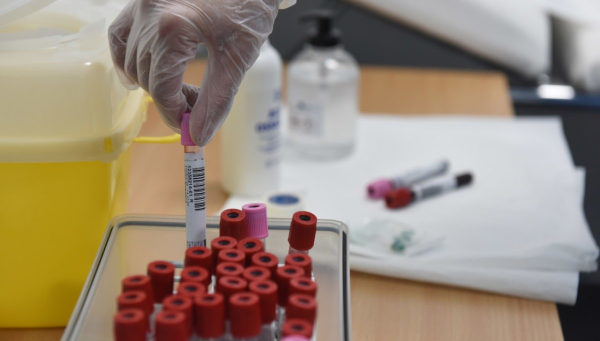 Screening tumore colon-retto, nella Usl Toscana Sud Est i kit si ritirano e si riconsegnano anche in farmacia