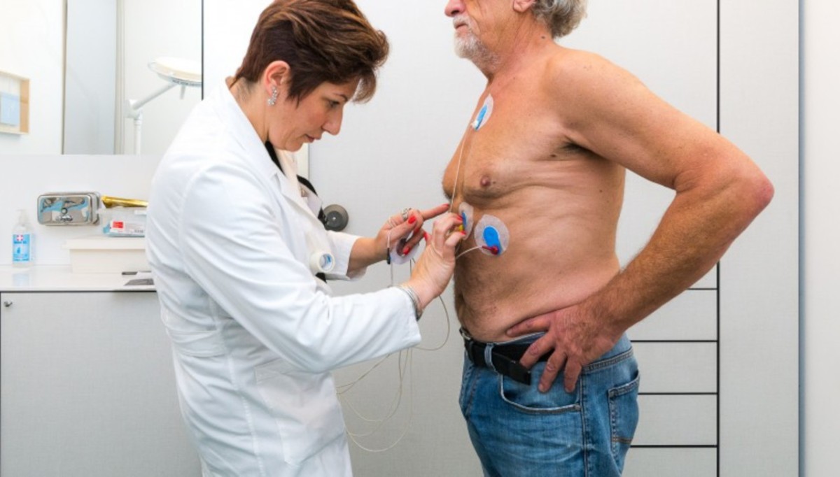 Telemedicina in farmacia, superato il milione di prestazioni. I dati 2025: +28% per ecg, holter cardiaco e holter pressorio