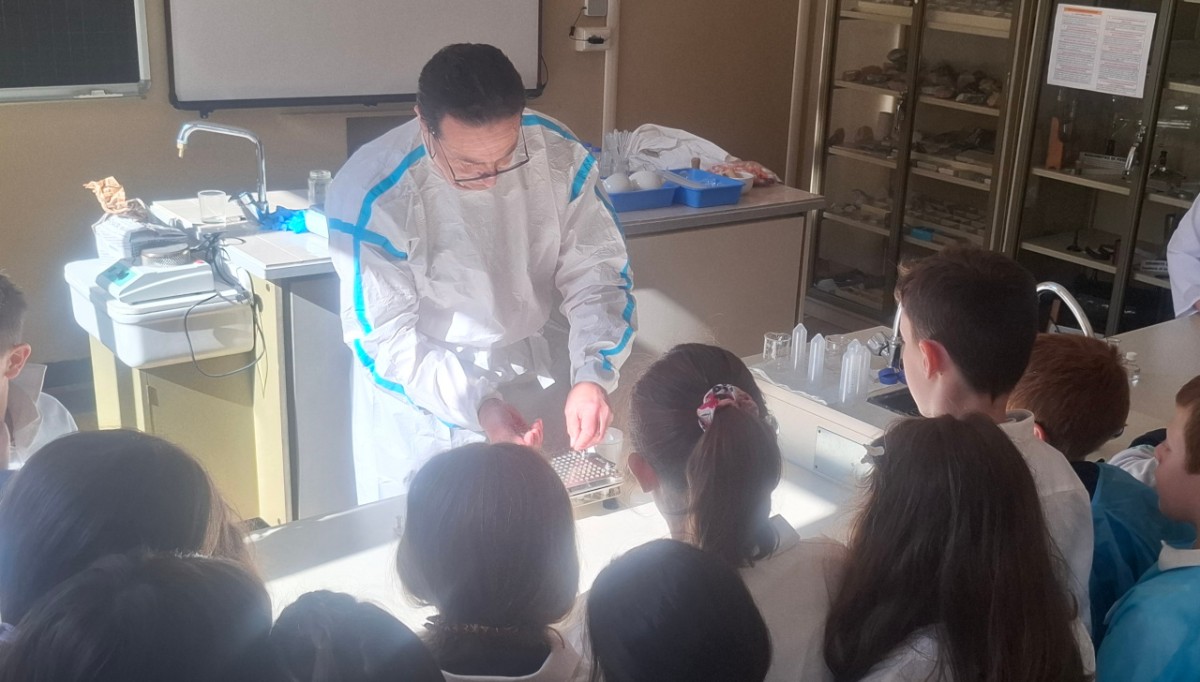 Un laboratorio galenico per i bambini, Federfarma Genova entra nelle scuole