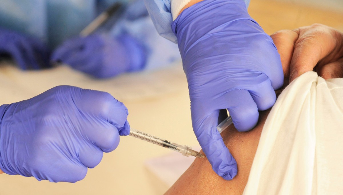 Vaccinazioni in farmacia, raggiunta l’intesa in Puglia: in arrivo 50mila dosi