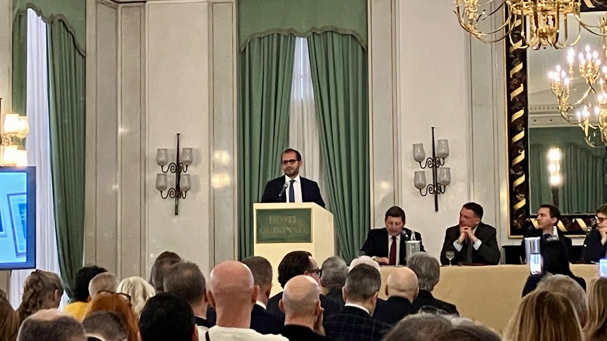 Indagine Censis, Gemmato: “Bisogna riportare i farmaci in farmacia”